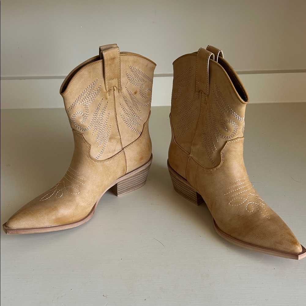 Women's Tan Western Ankle Boots - Stylish Pointed Toe - Picture 4 of 8